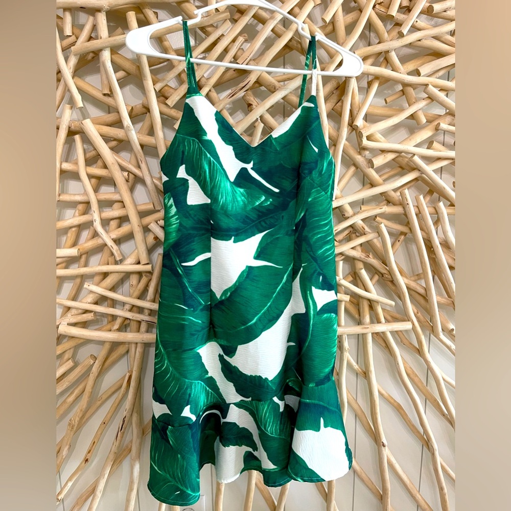 NWOT YIYIMEI Banana Leaf Print Ruffle Hem Dress